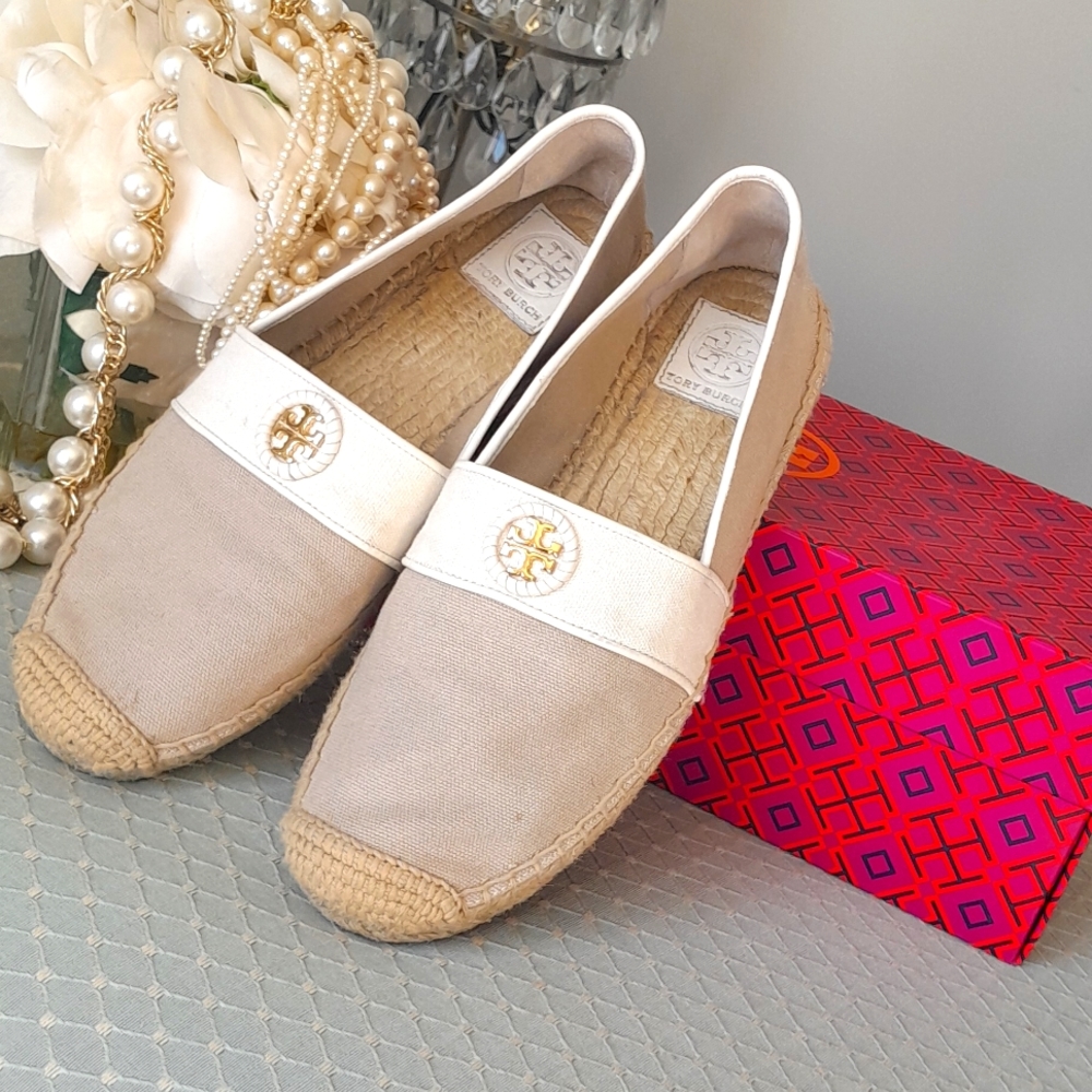 Tory Burch Gorgeous Denim Loafers! - Picture 12 of 14
